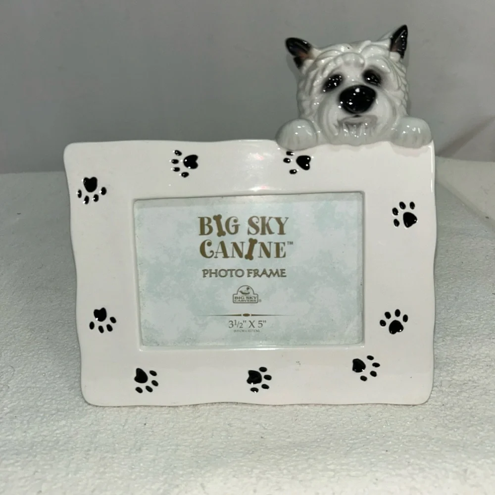 White and Black Picture Frame with Paw Print‎ Accents